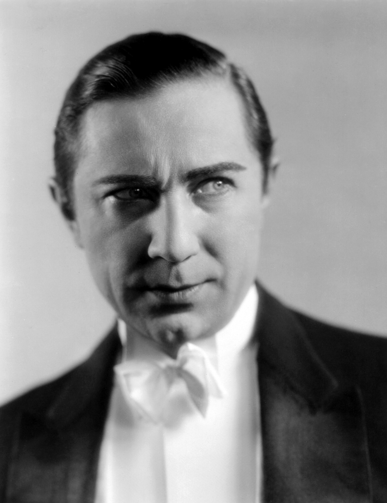 Starred as Dracula for Universal Studios - BELA LUGOSI - Castlevania's real-life BELO LUGOSI.
